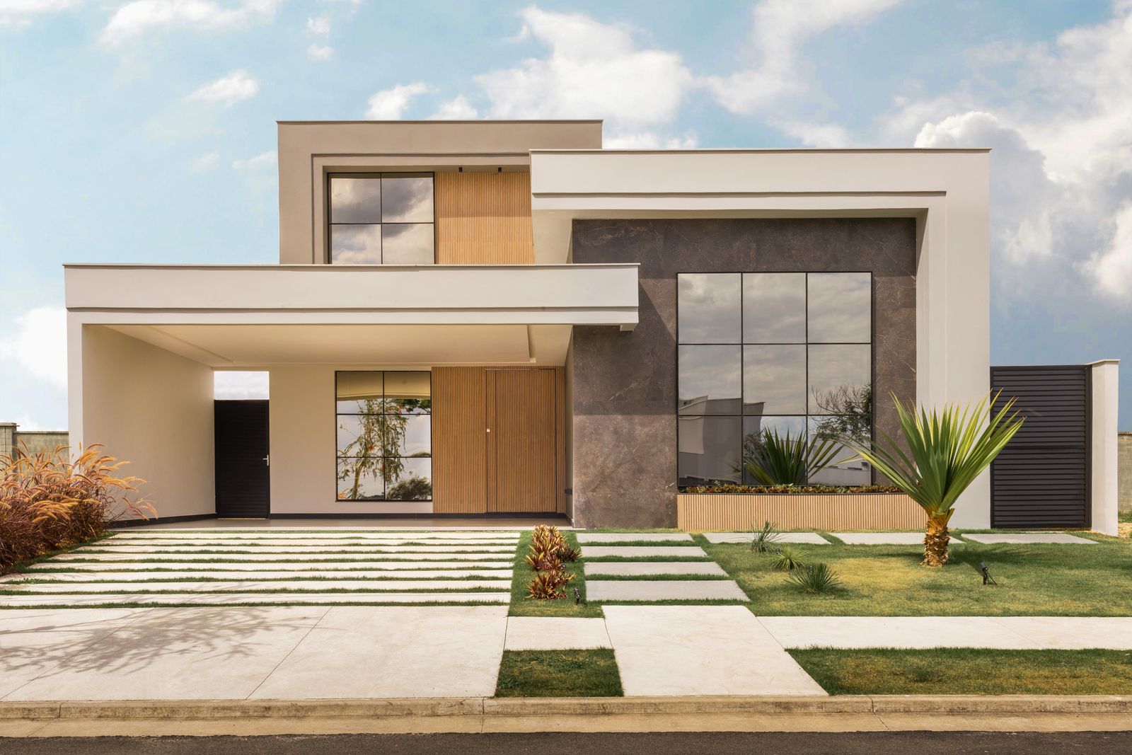 Casa contemporânea concluída pela equipe Braga